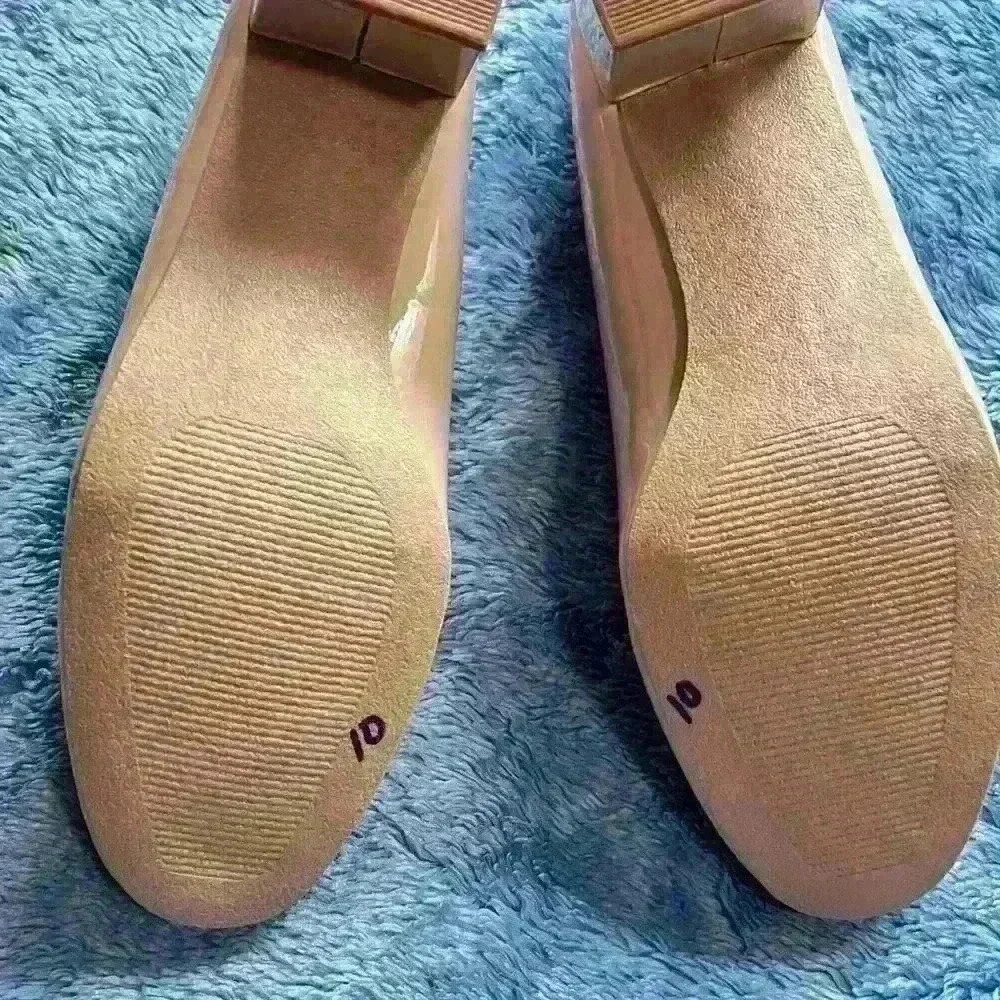 Beige faux patten leather scallop heels size 8#classy#girly#oldmoney#femine - Picture 5 of 10